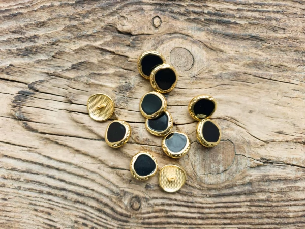 Пуговица арт. MX 284/col.01/28L